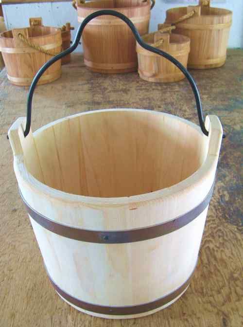 pine water bucket